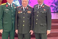 Một gia đ&igrave;nh hai Mẹ con l&agrave; Anh h&ugrave;ng, hai Cha con l&agrave; Thiếu tướng C&ocirc;ng an