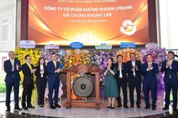 LPBS ch&iacute;nh thức ni&ecirc;m yết hơn 1,4 tỷ cổ phiếu l&ecirc;n s&agrave;n HoSE