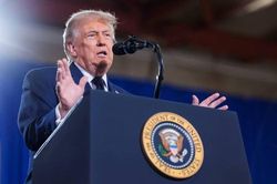 Tổng thống Trump cảnh báo phản ứng quân sự với đồng minh Oman