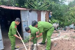 Công an chung tay xây dựng nhà Đại đoàn kết cho hộ dân bị ảnh hưởng bởi mưa lũ