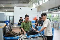 Giữ b&igrave;nh y&ecirc;n nơi cửa ng&otilde; h&agrave;ng kh&ocirc;ng Li&ecirc;n Khương