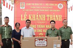 Ấm áp nghĩa tình đồng đội - Trao mái ấm, tiếp thêm động lực