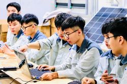 Đầu tư cho nh&acirc;n lực, l&agrave;m chủ những c&ocirc;ng nghệ của tương lai