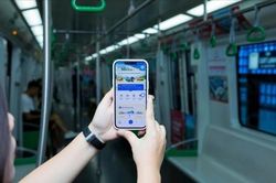 Đi metro dễ hơn với xe c&ocirc;ng nghệ đ&oacute;n tận nơi