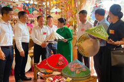 Chuyện người nghệ nh&acirc;n n&acirc;ng tầm n&oacute;n l&aacute; l&agrave;ng Chu&ocirc;ng