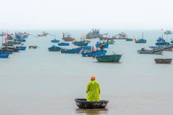 Áp thấp nhiệt đới trên Biển Đông có ảnh hưởng đến nước ta?