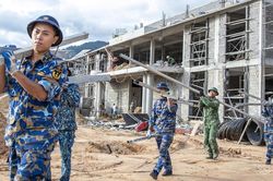 Lính Hải quân 3 ca 4 kíp trên công trường liên cấp biên giới