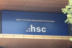 Chứng kho&aacute;n HSC (HCM): L&atilde;i b&aacute;n ni&ecirc;n tăng 35%, Tổng gi&aacute;m đốc nhận lương 800 triệu đồng mỗi th&aacute;ng