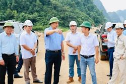 Phó Chủ tịch UBND tỉnh Hoàng Văn Thạch kiểm tra tiến độ giai đoạn 2 Dự án cao tốc Đồng Đăng - Trà Lĩnh