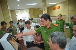 TPHCM sau một năm vận h&agrave;nh ch&iacute;nh quyền địa phương 2 cấp:  B&agrave;i 2: C&ocirc;ng an TPHCM lu&ocirc;n đi đầu trong c&ocirc;ng t&aacute;c tinh giản bộ m&aacute;y