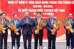 5 nguy&ecirc;n Ủy vi&ecirc;n Bộ Ch&iacute;nh trị được tặng Hu&acirc;n chương Hồ Ch&iacute; Minh