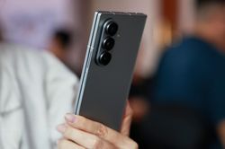 Chọn m&aacute;y gập theo điểm mở m&aacute;y: M&agrave;n h&igrave;nh ch&iacute;nh, m&agrave;n h&igrave;nh ngo&agrave;i hay FlexWindow