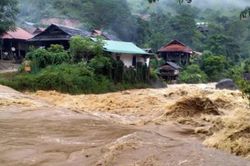 Thông tin mới về đợt mưa lớn lại xảy ra ở miền Bắc, khu vực nào mưa to như trút nước?