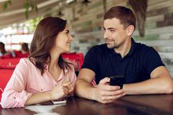 Cảm xúc thay đổi nhanh như chớp: 5 cung hoàng đạo nữ có trái tim cực kỳ nhạy cảm
