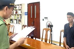 Khởi tố người đ&agrave;n &ocirc;ng nhặt được s&uacute;ng rồi mang đi bắn chim