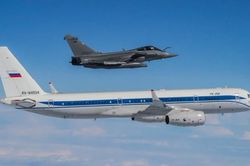 Tiêm kích Rafale Pháp áp sát máy bay Tu-214 Nga trên biển Baltic