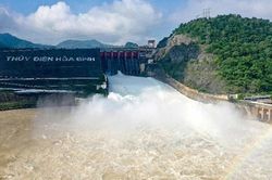 Mở 1 cửa xả đáy thủy điện Hòa Bình ứng phó với mưa lớn