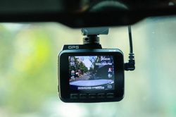 Từ 2027, những phương tiện n&agrave;o phải truyền dữ liệu camera gi&aacute;m s&aacute;t về Cục CSGT?