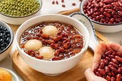 Vì sao ăn chè đậu đỏ vào Thất Tịch? Nếu ăn chè đậu đen, đậu xanh thì sao?