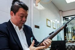 Thái Lan siết quản lý súng đạn, cửa hàng vũ khí chuyển sang bán... bánh mỳ