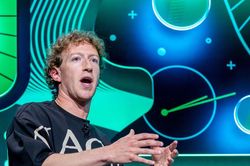 Mark Zuckerberg gây hoài nghi