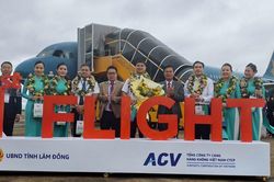 L&acirc;m Đồng: Đ&oacute;n chuyến bay đầu ti&ecirc;n khi s&acirc;n bay Li&ecirc;n Khương khai th&aacute;c trở lại