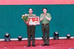 Ra mắt và giới thiệu bộ sách 'Người đứng đầu lực lượng Công an nhân dân qua các thời kỳ'