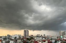 Hà Nội sắp có mưa dông, đề phòng lốc, sét và gió giật mạnh
