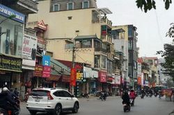 Từ ngày 21-8, Hà Nội hạn chế taxi, xe hợp đồng dưới 8 chỗ trên phố Khâm Thiên