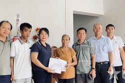 Nặng nghĩa tình với người công nhân làm chè