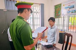 Mượn đầu heo nấu cháo