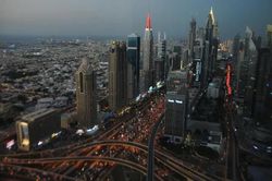UAE đình chỉ giao dịch thương mại và tài chính với Iran