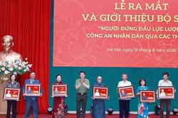 Ra mắt bộ s&aacute;ch về người đứng đầu lực lượng C&ocirc;ng an nh&acirc;n d&acirc;n qua c&aacute;c thời kỳ