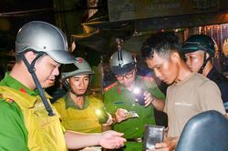 M&agrave;u &aacute;o xanh giữ b&igrave;nh y&ecirc;n Th&agrave;nh phố