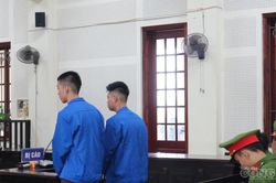 Cầm đao đi 'giải cứu' em gái họ, đôi bạn dắt nhau vào tù