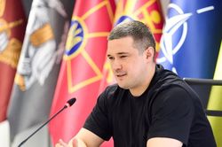 Cựu Bộ trưởng Quốc ph&ograve;ng Ukraine k&ecirc;u gọi bầu cử giữa thời chiến
