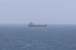 Tàu chở hàng bị phá hủy ngoài khơi Yemen, Biển Đỏ lại 'dậy sóng'