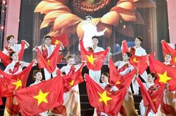 Bừng sáng đại tiệc nghệ thuật chào mừng TP Quảng Ninh trực thuộc Trung ương