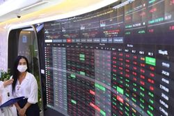 Chứng kho&aacute;n h&ocirc;m nay 19/8/2026: VN-Index giảm, thanh khoản thấp