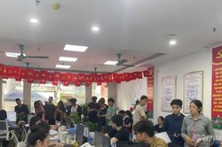 Hà Nội: Hồ sơ chứng thực tăng gấp đôi, điểm hành chính công tăng nhân lực phục vụ người dân