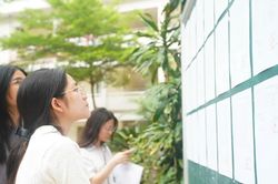 Thi lớp 10 chỉ còn Toán, Văn: Có thực sự hạ nhiệt cuộc đua vào trường công?