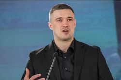 Cựu Bộ trưởng Quốc phòng Ukraine bất ngờ kêu gọi tổ chức bầu cử, thách thức Tổng thống Zelensky