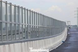 Cận cảnh 9 km tường chống ồn trên Vành đai 3 qua TPHCM