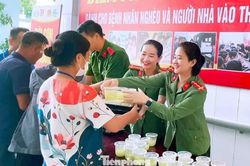 Những 'suất cơm công an' ấm lòng người bệnh