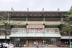 Tháo dỡ sân vận động Đông Kinh
