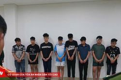 Nh&oacute;m thanh thiếu ni&ecirc;n mang hung kh&iacute;, lạng l&aacute;ch g&acirc;y n&aacute;o loạn đường phố