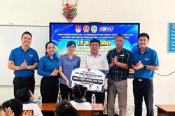 VKSND tỉnh Vĩnh Long phối hợp bàn giao công trình 'Sân chơi thiếu nhi'
