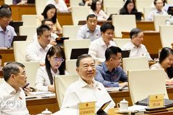 Quốc hội họp về định hướng chính sách sửa đổi các luật về đất đai và nhà ở