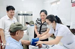 Hưng Yên kiểm điểm các địa phương chưa khám, chữa bệnh miễn phí cho dân