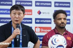 HLV Kim Sang-sik: 'Hy vọng Xuân Son sẽ ghi 3 bàn trước Thái Lan ở chung kết!'